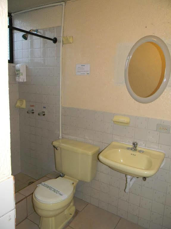 Hostal Terra 2 - El Condado Кито Экстерьер фото